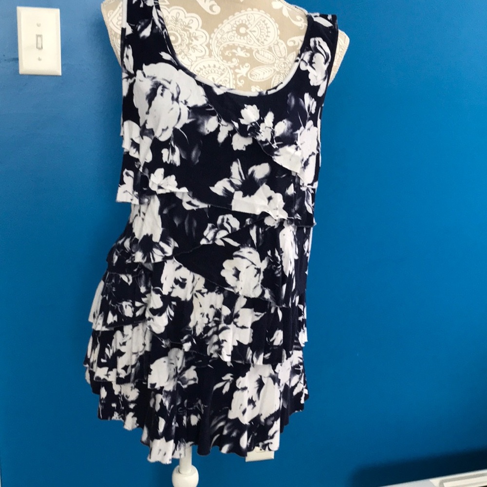 Sleeves ruffled top